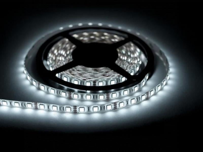 LED pásek Bílý - 5 metrů - kompletní sada LED pásek Bílý - 5 metrů - kompletní sada
