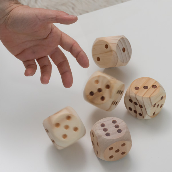 Obří Dřevěné Kostky (5 kusů) Obří Dřevěné Kostky (5 kusů)